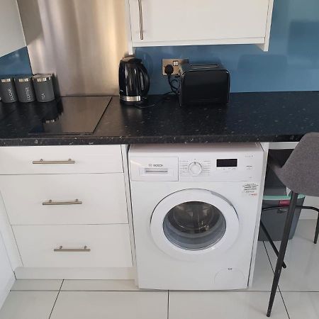 New Self Contained Flat,In Hayes, Free Parking Hotel Northolt  Exterior photo