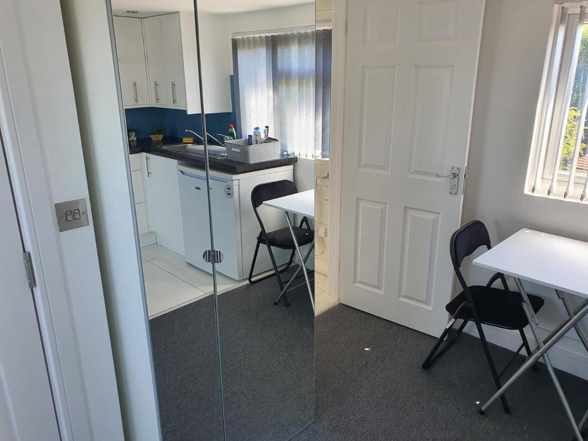 New Self Contained Flat,In Hayes, Free Parking Hotel Northolt  Exterior photo