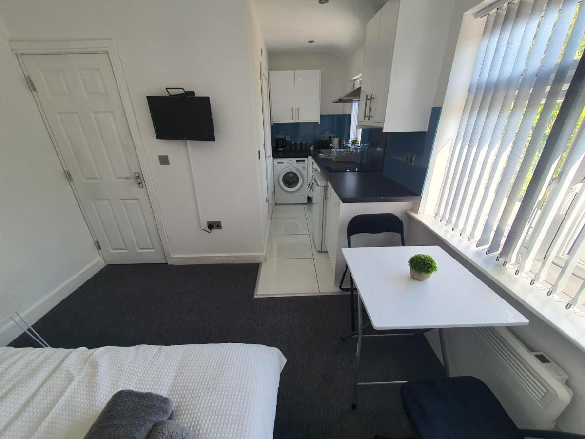 New Self Contained Flat,In Hayes, Free Parking Hotel Northolt  Exterior photo